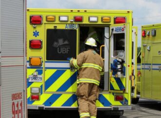 Collision impliquant un poids lourd et deux véhicules sur la 955 : une personne grièvement blessée