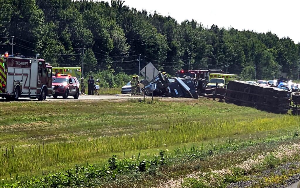 Violente collision sur l’autoroute à Trois-Rivières @ Crédit photo Yannick Tremblay Vingt55 Tous droits réservés (2)