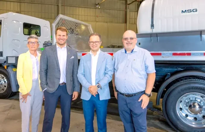 Victoriaville met sur la route le premier camion multifonctionnel 100 % électrique au Québec