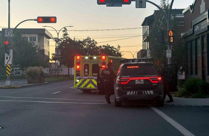 Happé par un véhicule, un piéton blessé sur le boulevard St-Joseph