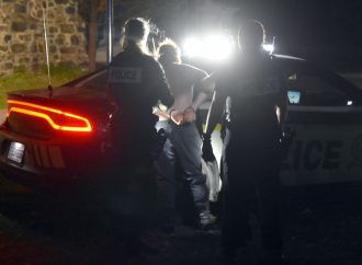 Drummondville : un individu en crise armé d’un couteau sème l’émoi dans un bar du centre-ville