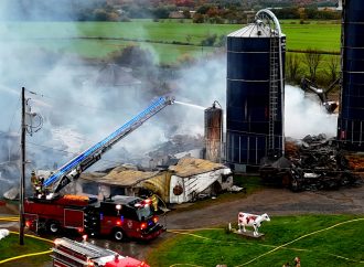Incendie majeur : un bâtiment agricole détruit par les flammes au Centre-du-Québec