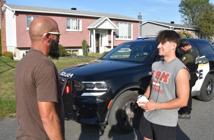 Un duo père-fils permet l’arrestation en direct d’un fraudeur ciblant des aînés à Drummondville