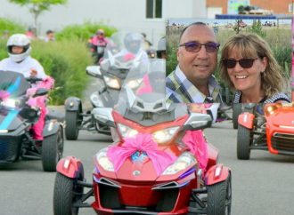 Le club Spider/Ryker de Drummondville rend hommage au préventionniste André Meunier et à sa conjointe France par une ride commémorative.