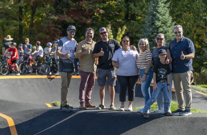 Nouvelle piste de BMX de type pumptrack au parc Yvon-Lambert