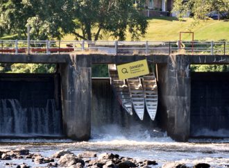 Méfaits : trois embarcations du club de bateau-dragon coincées dans le barrage après un acte de vandalisme