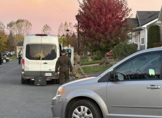 Intervention policière dans un quartier résidentiel : un individu en crise maîtrisé après plus de treize heures de siège à Drummondville