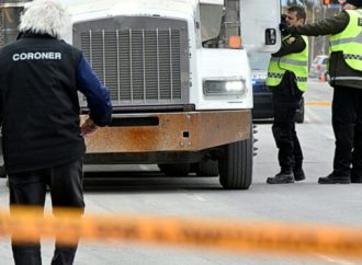 Collisions mortelles de camions lourds : le coroner en chef ordonne une enquête publique