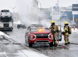 Feu de véhicule : un conducteur a eu chaud ce matin sur le boulevard René-Lévesque