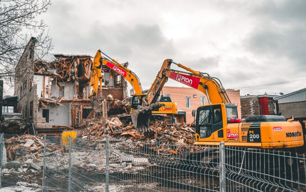 Le Manoir abandonné d’Acton Vale, disparaît du paysage. @ Crédit photo William Bombardier Vingt55 Tous droits réservés (2)