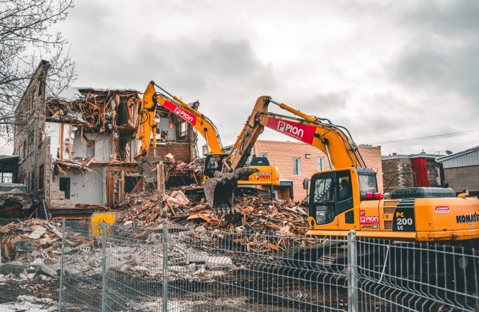 Un pan d’histoire disparaît : vestige de l’histoire le Manoir abandonné d’Acton Vale disparaît du paysage