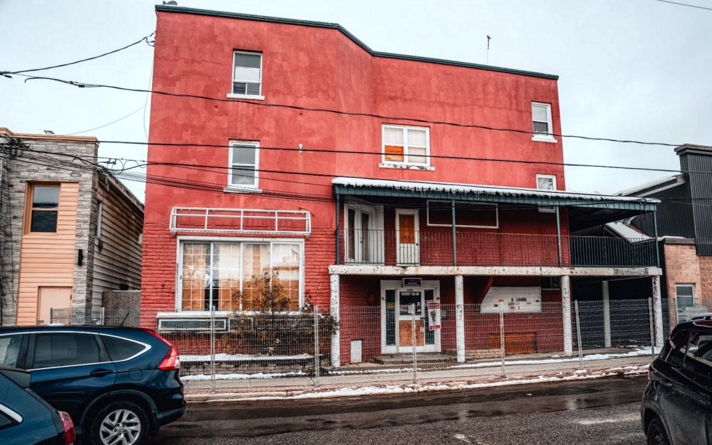 Le Manoir abandonné d’Acton Vale, disparaît du paysage. @ Crédit photo William Bombardier Vingt55 Tous droits réservés (6)