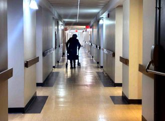 Crise du logement, manque de soins, soutien insuffisant : l’AREQ souligne l’urgence et la précarité des conditions de vie des personnes retraitées