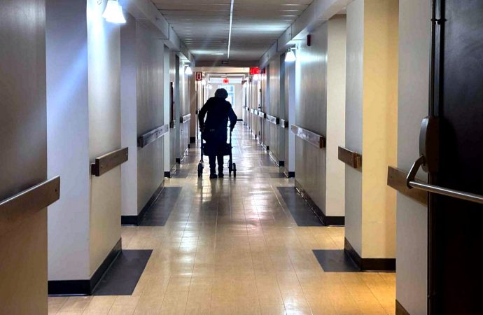 Crise du logement, manque de soins, soutien insuffisant : l’AREQ souligne l’urgence et la précarité des conditions de vie des personnes retraitées