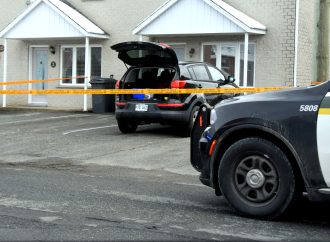 Un homme retrouvé sans vie devant sa résidence de la rue Richard : la SQ et le coroner enquêtent