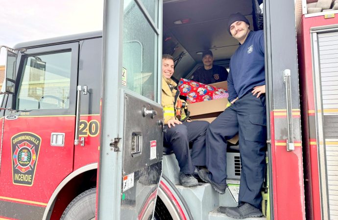 Plus de 750 cadeaux livrés : une 21e campagne de jouets des pompiers et pompières de Drummondville couronnée de succès