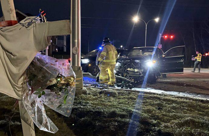 Un autre accident et un blessé à l’intersection Robert-Bernard et René-Lévesque