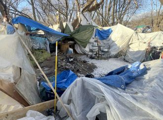 Crise de l’itinérance : une motion unanime à Québec pendant que la réalité sur le terrain et l’urgence persistent à Drummondville
