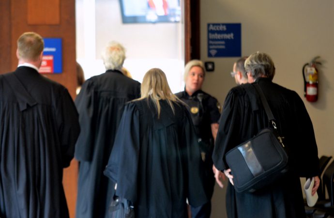 Cinq-coaccuses-plaident-coupables-au-palais-de-justice-de-Drummondville-©-Credit-photo-Eric-Beaupre-Vingt55.-Tous-droits-reserves-5-690x450