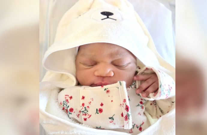 Premier bébé de l’année 2026 au Québec : Anaïah voit officiellement le jour à …minuit !