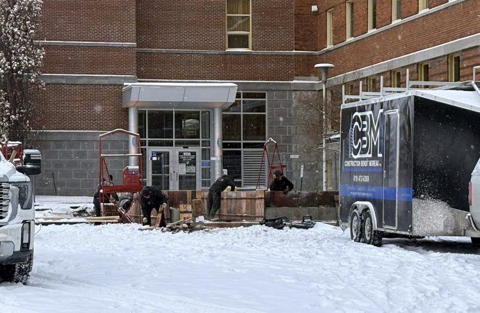 Hôpital Sainte-Croix : les travaux de l’URDM temporaire progressent le projet du nouvel hôpital demeure au point mort