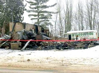 Incendie suspect : un garage complètement détruit, la SQ ouvre une enquête