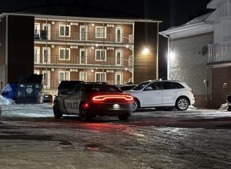 Déploiement et intervention policière dans un quartier résidentiel à Drummondville