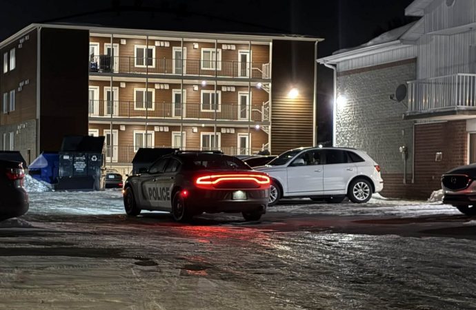 Déploiement et intervention policière dans un quartier résidentiel à Drummondville