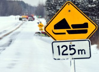 Une collision entre une motoneige et un véhicule fait un blessé au Centre-du-Québec