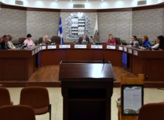 Pression d’eau : la pression et la déception montent entre le maire et résidents de la Marconi qui dénoncent le manque de réponses