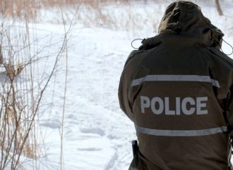 Décès d’un enfant de 4 ans aux commandes d’une motoneige : un cadre légal trop permissif sur les terrains privés dénonce le coroner