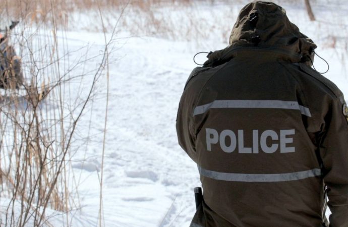 Décès d’un enfant de 4 ans aux commandes d’une motoneige : un cadre légal trop permissif sur les terrains privés dénonce le coroner