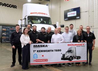 Transport Bourret encourage le “fabriqué au Québec” avec le premier Kenworth T680 produit ici