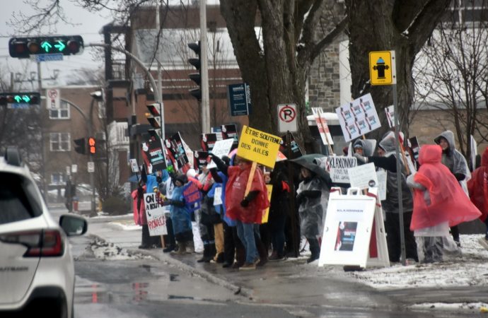 Le communautaire à boutte : près de 1000 personnes dans la rue à Drummondville pour dénoncer l’urgence d’agir