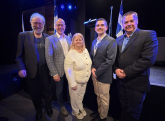Santé : Joël Arseneau et des membres de la coalition réclament une confirmation claire du projet d’hôpital à Drummondville