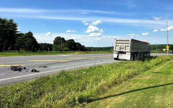 Une-cycliste-perd-la-vie-apres-avoir-ete-happee-par-un-poids-lourd-sur-la-139-@-Credit-photo-William-Bombardier-Vingt55-Tous-droits-reserves-6-768x480