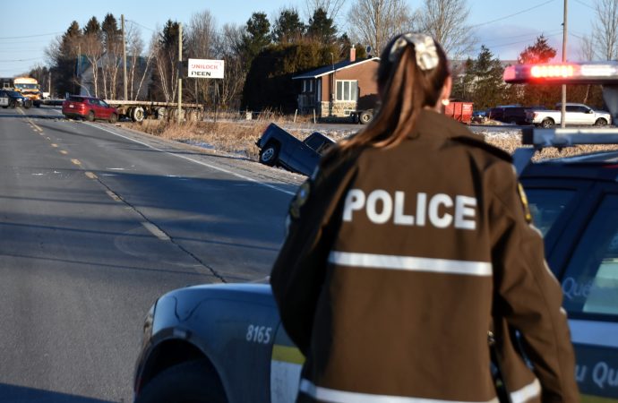 Un blessé grave dans une collision impliquant trois véhicules, dont un poids lourd, sur le boulevard Lemire