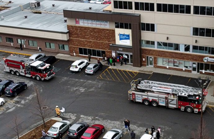Une odeur de brûlé et des étincelles forcent l’évacuation du CLSC et l’intervention des pompiers.