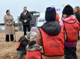 80 nouvelles places en garderie : première pelletée de terre pour le CPE Les Petits Lutins à Drummondville