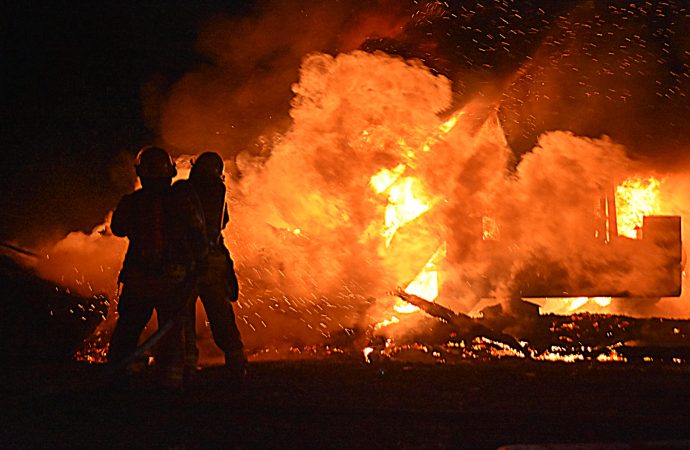 Deux bâtiments détruits dans un incendie majeur à Wickham : un quatrième incendie en quelques heures à Drummondville