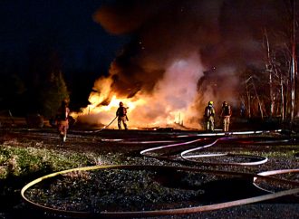 Incendie suspect à Wickham : violent incendie la scène et dossier transférés à la Sûreté du Québec