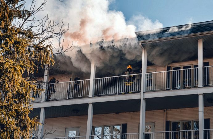 Incendie dans une résidence pour aînés : plus de 60 personnes évacuées et prises en charge par les pompiers