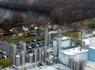 Intervention HAZMAT chez Agropur : pompiers et Environnement Québec mobilisés après des émanations de gaz dans un bassin