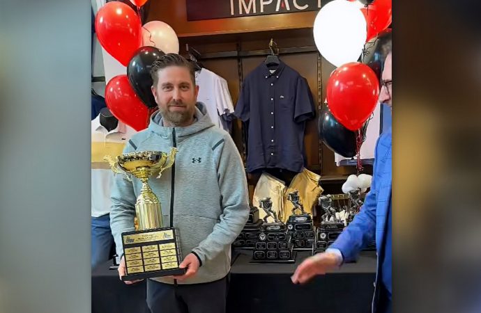 Les Voltigeurs de Drummondville entrent dans l’histoire Favreau sacré entraîneur de l’année de la L&rsquo;HJMQ