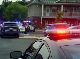 Possible homme armé au skatepark : une importante intervention policière se solde par l’arrestation d’un individu pour possession de stupéfiants