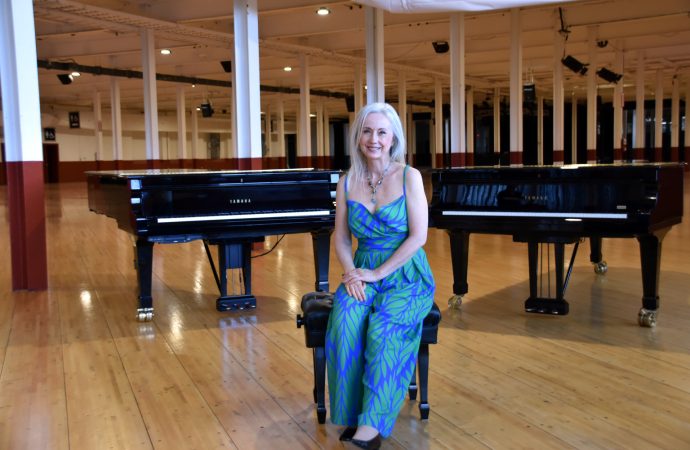 La pianiste drummondvilloise Anne-Marie Dubois unit musique et solidarité au profit des personnes dans le besoin