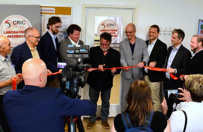 Le CRIC inaugure un nouveau laboratoire de biologie moléculaire pour soutenir l’industrie de la canneberge