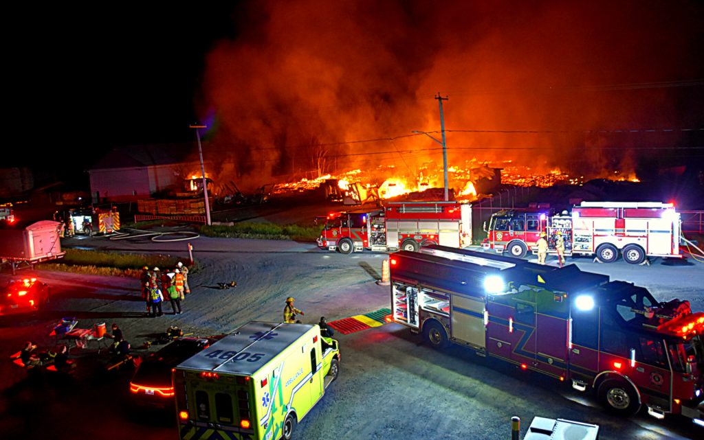 Incendie Wikcham @Crédit photo Eric Beaupré Vingt55 Tous droits réservés-019
