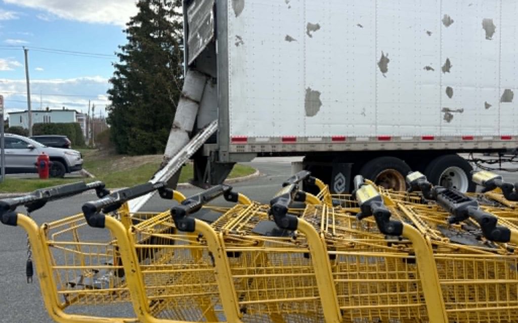 Plus de 150 paniers d’épicerie Maxi jaunes prennent la route à Drummondville @ Crédit photo Eric Beaupré Vingt55 Tous droits réservés (3)