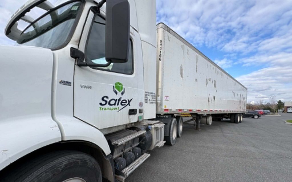 Plus de 150 paniers d’épicerie Maxi jaunes prennent la route à Drummondville @ Crédit photo Eric Beaupré Vingt55 Tous droits réservés (4)